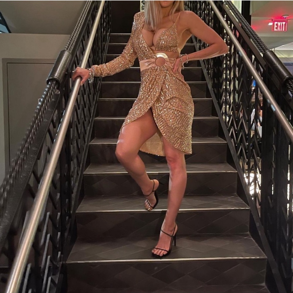 Fashion Nova Rose Gold One Shoulder 2 Piece Tulip
Hem Mini Sequin